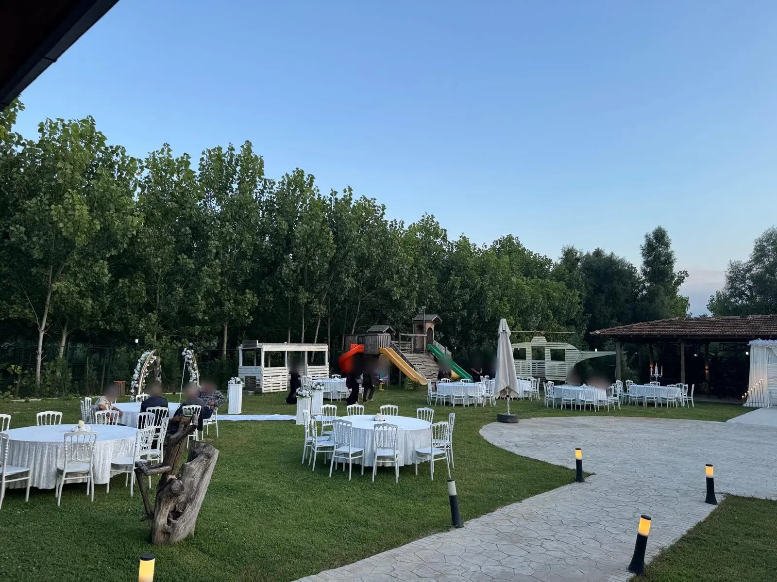 Wedding tables set up in the Huzur Pide garden