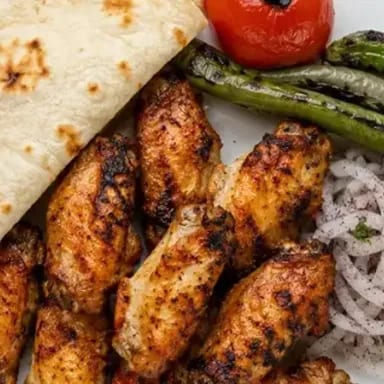 حصة دجاج مشوي مع خبز اللافاش